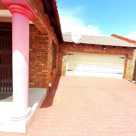 Image 4 - Du Plessis Road, Clarina, Akasia, 0118, South Africa - Apartment for rent