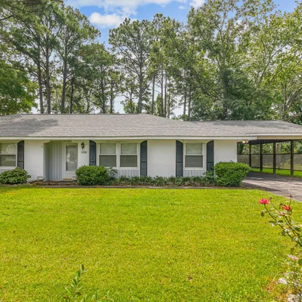 Buy this 3 bed house on 4303 Country Club Road in Mansfield, Morehead City