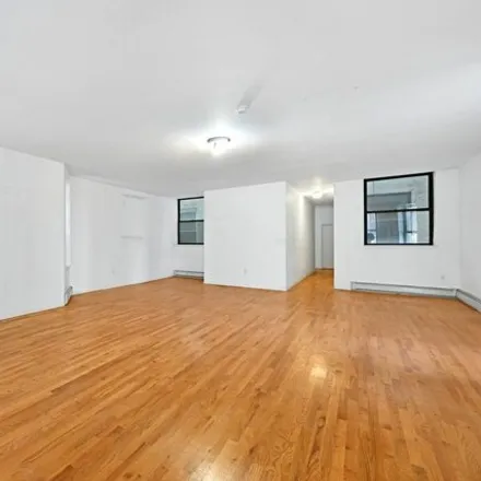 Image 8 - 517 East 11th Street, New York, NY 10009, USA - Condo for sale