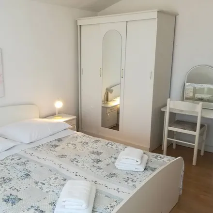 Rent this 2 bed apartment on 22212 Općina Tribunj
