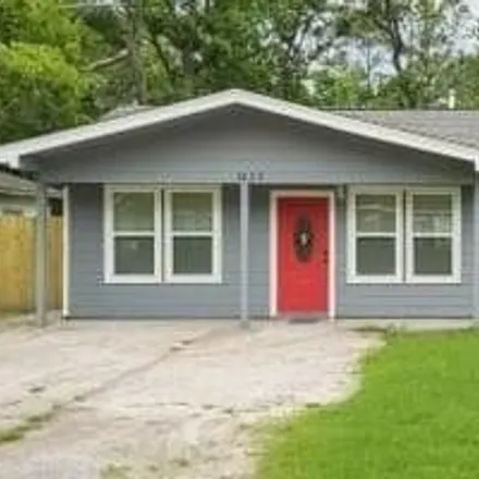 Rent this 4 bed house on 8129 Linda Vista Rd in Houston, Texas
