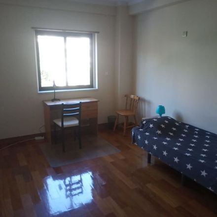 Rent this 5 bed apartment on Largo Elina Guimarães in 2675-285 Odivelas, Portugal