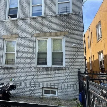 Image 1 - 916 East 224th Street, New York, NY 10466, USA - House for sale