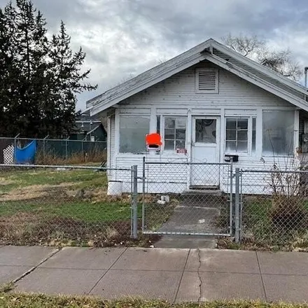Buy this 1 bed house on 322 South Broad Street in Klamath Falls, OR 97601