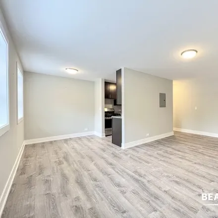 Image 2 - 530 W Surf St, Unit BA #204 - Apartment for rent