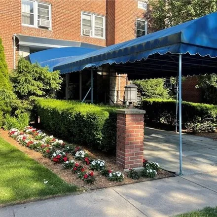 Rent this 2 bed condo on 39 Glenbrook Road in Glenbrook, Stamford