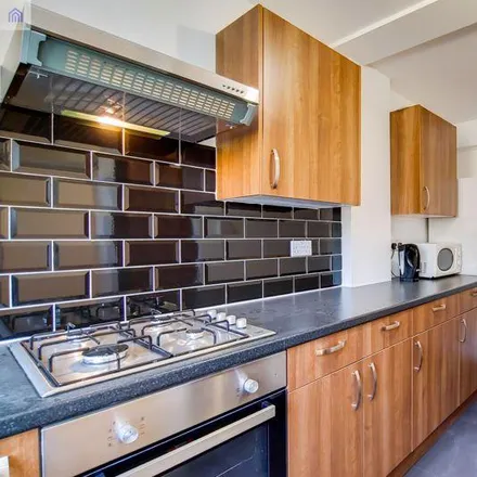 Rent this 3 bed apartment on 102 White Horse Lane in London, E1 4QS