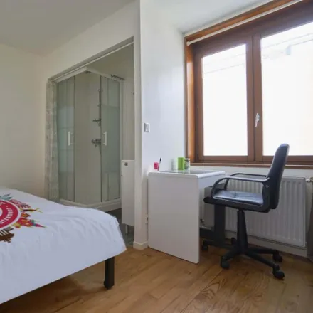Rent this 3 bed room on 36 Rue des Secouristes in 59006 Lille, France