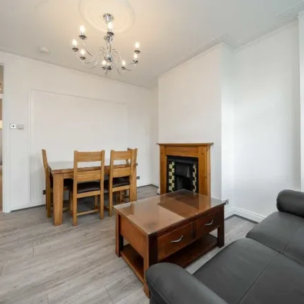 Image 2 - North Finchley Bus Station, High Road, London, N12 0EH, United Kingdom - Apartment for rent