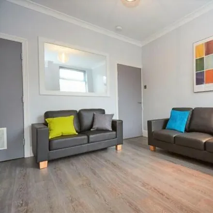 Rent this 6 bed townhouse on Club Street in Sheffield, S11 8DE