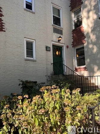 Rent this studio apartment on 138 Woodside Green