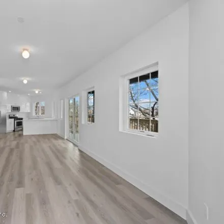 Image 4 - 45 Chester Place, New York, NY 10304, USA - House for sale