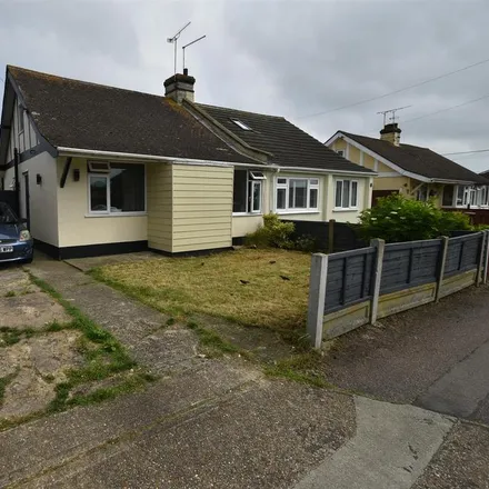 Rent this 2 bed duplex on Craven Avenue in Canvey Island, SS8 0BY
