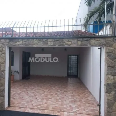 Rent this 3 bed house on Rua Nordau Gonçalves de Melo in Segismundo Pereira, Uberlândia - MG