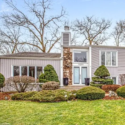 Buy this 4 bed house on 11229 Hiawatha Lane in Indian Head Park, Lyons Township