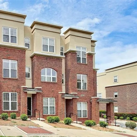 Buy this 2 bed condo on 1308 Kenilworth Avenue in Charlotte, NC 28203