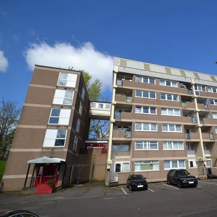 Rent this 3 bed apartment on Hillpark Drive in Glasgow, G43 2PS