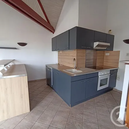 Rent this 3 bed apartment on 44 Rue du Quatre Septembre in 72000 Le Mans, France