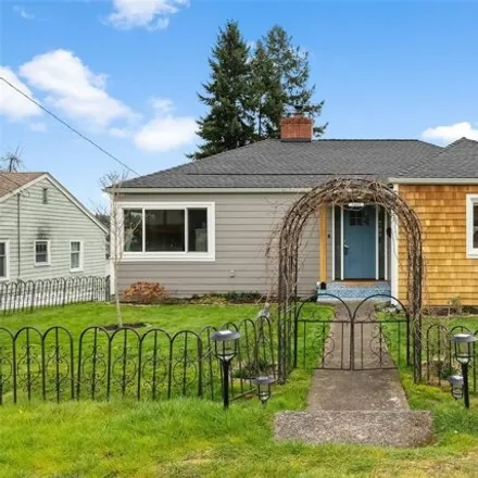 Buy this 2 bed house on Wycoff Avenue North in Bremerton, WA 98314