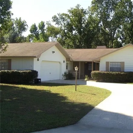 Rent this 3 bed house on 4084 South Winding Oaks Drive in Homosassa Springs, FL 34446