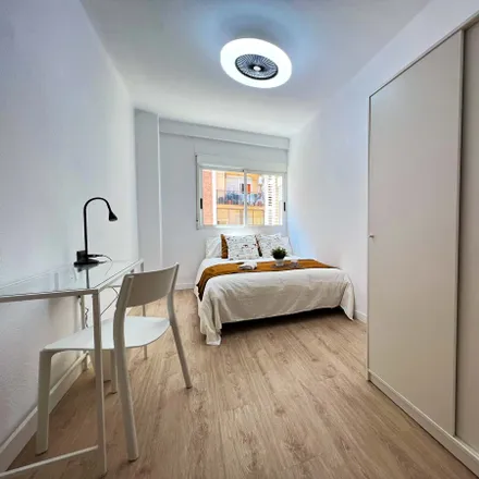 Rent this 5 bed room on Carrer del Reverend José María Pinazo in 20, 46020 Valencia