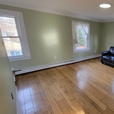 Image 8 - 32 Milwaukee Avenue, Bethel, CT 06801, USA - House for rent