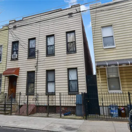 Image 1 - Linden Street, New York, NY 11385, USA - Townhouse for sale