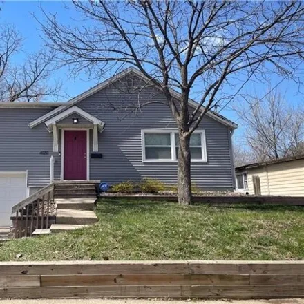 Image 2 - 4062 7th Street, Des Moines, IA 50313, USA - House for sale