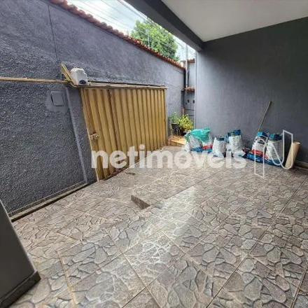 Buy this 6 bed house on Rua Santa Amélia in São Marcos, Belo Horizonte - MG