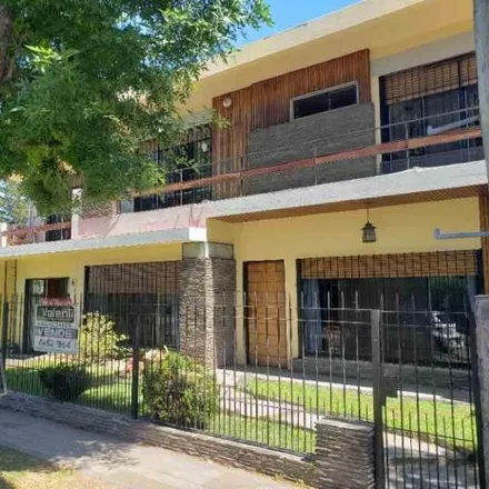 Buy this 3 bed house on Vergara y Jauretche in Avenida Gobernador Valentín Vergara, Partido de Hurlingham