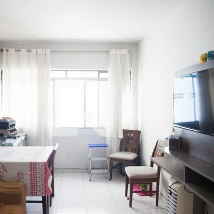 Buy this 2 bed apartment on Rua Doutor Cesário Mota Júnior 476 in Higienópolis, São Paulo - SP