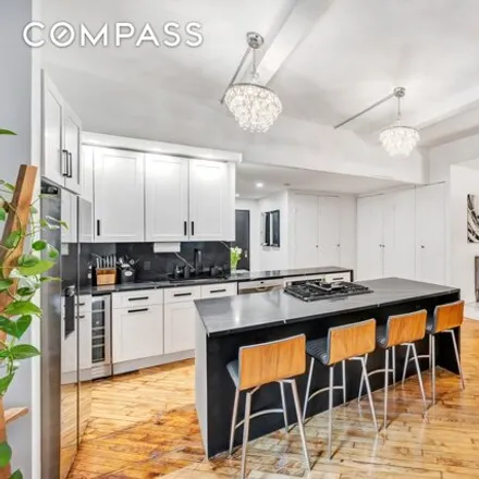 Image 2 - 147 West 22nd Street, New York, NY 10011, USA - Apartment for sale