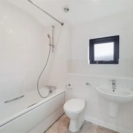 Image 6 - Lewin Terrace, London, TW14 8FE, United Kingdom - Apartment for rent
