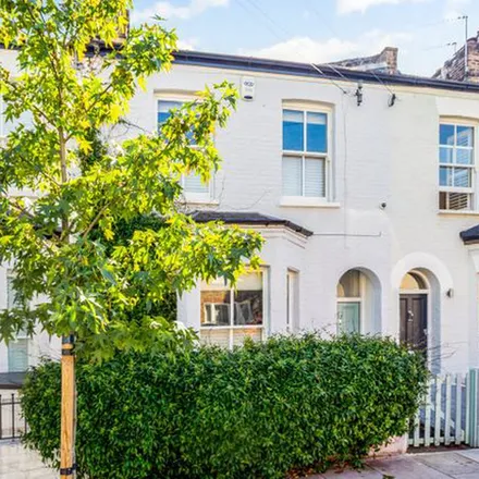 Rent this 3 bed duplex on Abercrombie Street in London, SW11 2JB