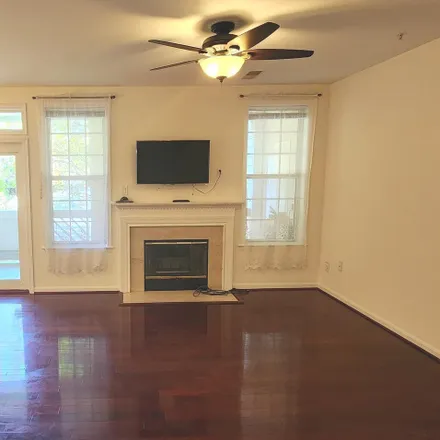 Image 6 - 1324 Garden Wall Circle, Reston, VA 20194, USA - Apartment for rent