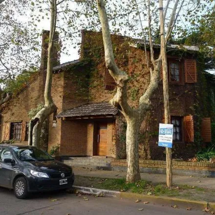 Buy this 3 bed house on Bartolomé Mitre 1002 in B1852 FZB Burzaco, Argentina