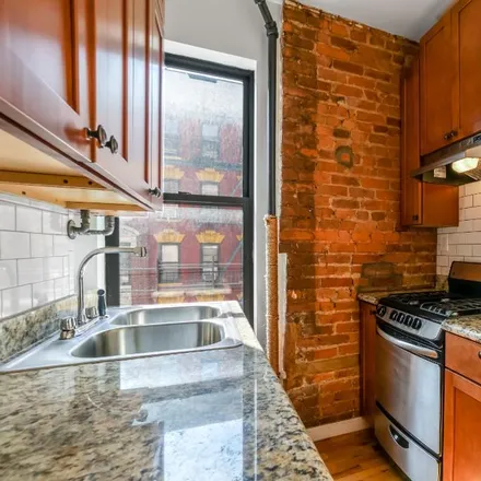 Image 3 - Optical 88, 116 Mott Street, New York, NY 10013, USA - Apartment for rent