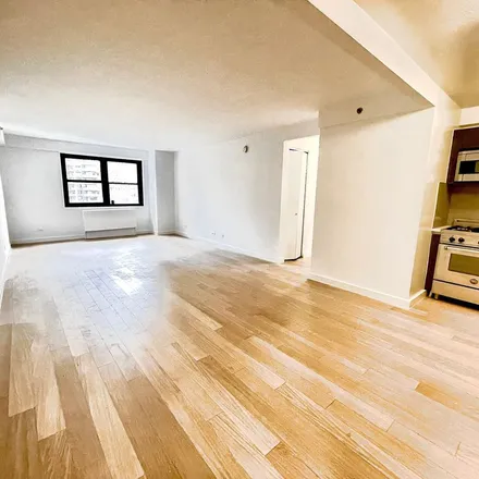 Rent this 3 bed apartment on 711 2nd Avenue in New York, NY 10016