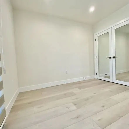 Rent this 2 bed apartment on 10th Court in Santa Monica, CA 90403