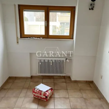 Rent this 4 bed apartment on Kleiner Ostring in 70374 Stuttgart, Germany