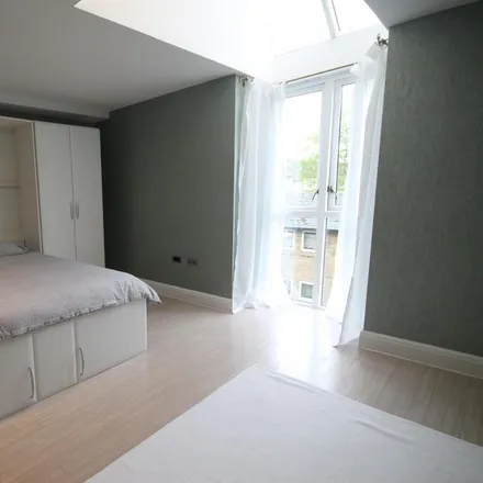 Image 4 - Garden Court, Adam and Eve Street, Cambridge, CB1 1DW, United Kingdom - Apartment for rent