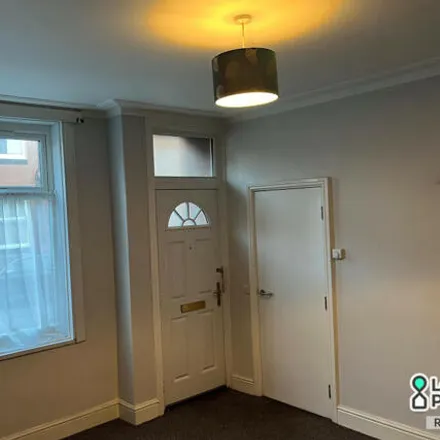 Image 2 - A Pound Or Two, 28 Recreation Street, Leeds, LS11 0AR, United Kingdom - Townhouse for rent