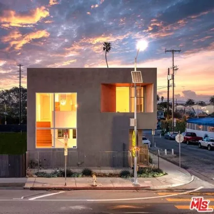 Rent this 1 bed house on Felix in Abbot Kinney Boulevard, Los Angeles