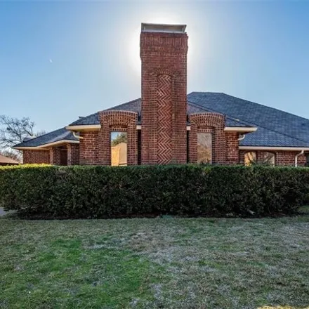 Buy this 4 bed house on 928 Fairway Drive in Duncanville, TX 75137
