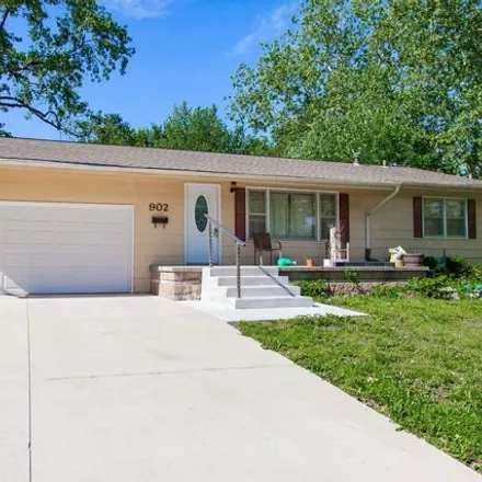 Image 2 - 902 West 27th Street, Lawrence, KS 66046, USA - House for sale
