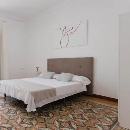 Rent this 8 bed room on Fèlix Pizcueta - Ciril Amorós in Carrer de Fèlix Pizcueta, 46004 Valencia