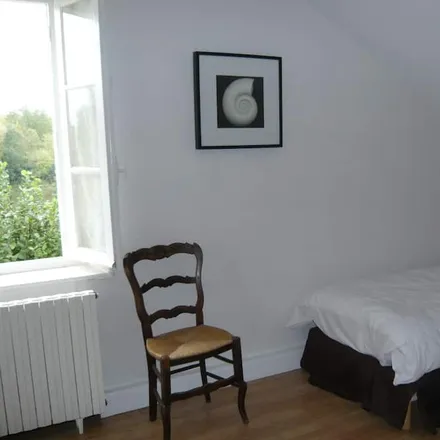 Rent this 2 bed townhouse on 49290 Chalonnes-sur-Loire