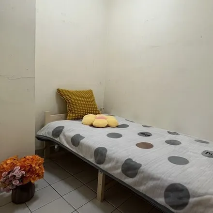 Rent this 1 bed room on Grand Regency in 9 Jalan Rajawali, Singapore 598431
