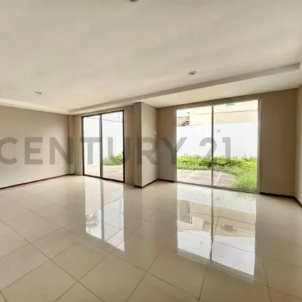 Rent this 3 bed house on unnamed road in 091910, La Aurora