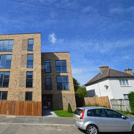 Rent this 2 bed apartment on Uphill Grove in London, NW7 4PS